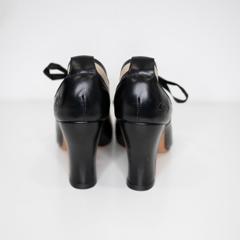 SOLD John Fluevog Revelation Mary Jane Pumps Black Off White Victorian Regency - Picture 4 of 10